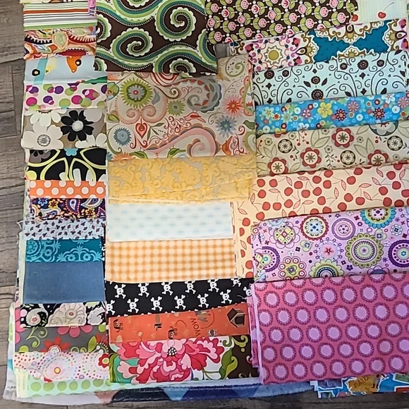 Gorgeous colorful fabrics - Picture 2 of 3